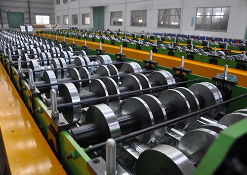 樓承板生產(chǎn)車(chē)間