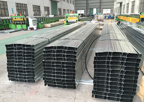 閉口樓承板生產(chǎn)車(chē)間